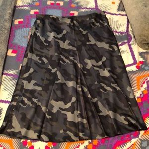 Express Silk, Camo Skirt